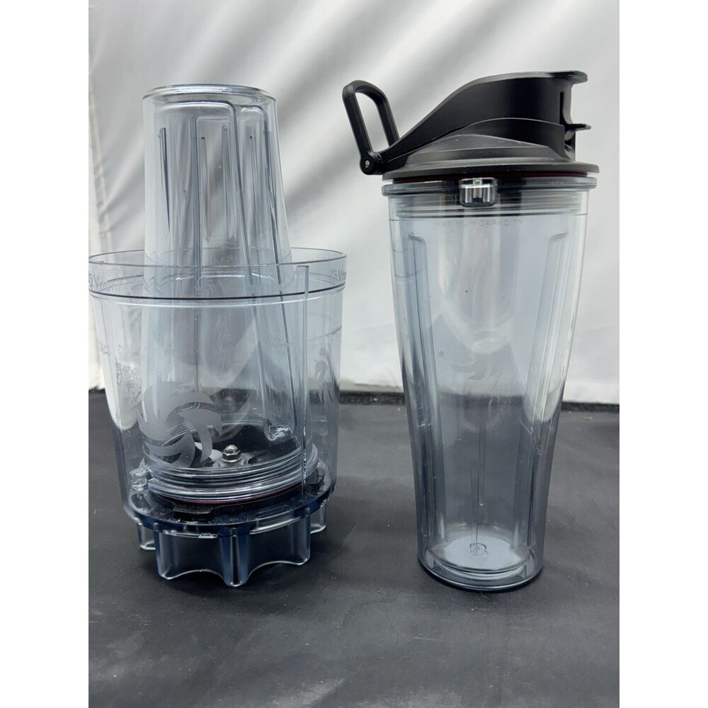 Vitamix Personal Cup Adapter + (2) 20 oz Blender Cups  + (1) Top Lid